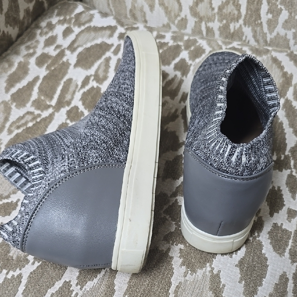 Brash Gray Knit Slip-On Sneakers with Textured Upper - Picture 4 of 13